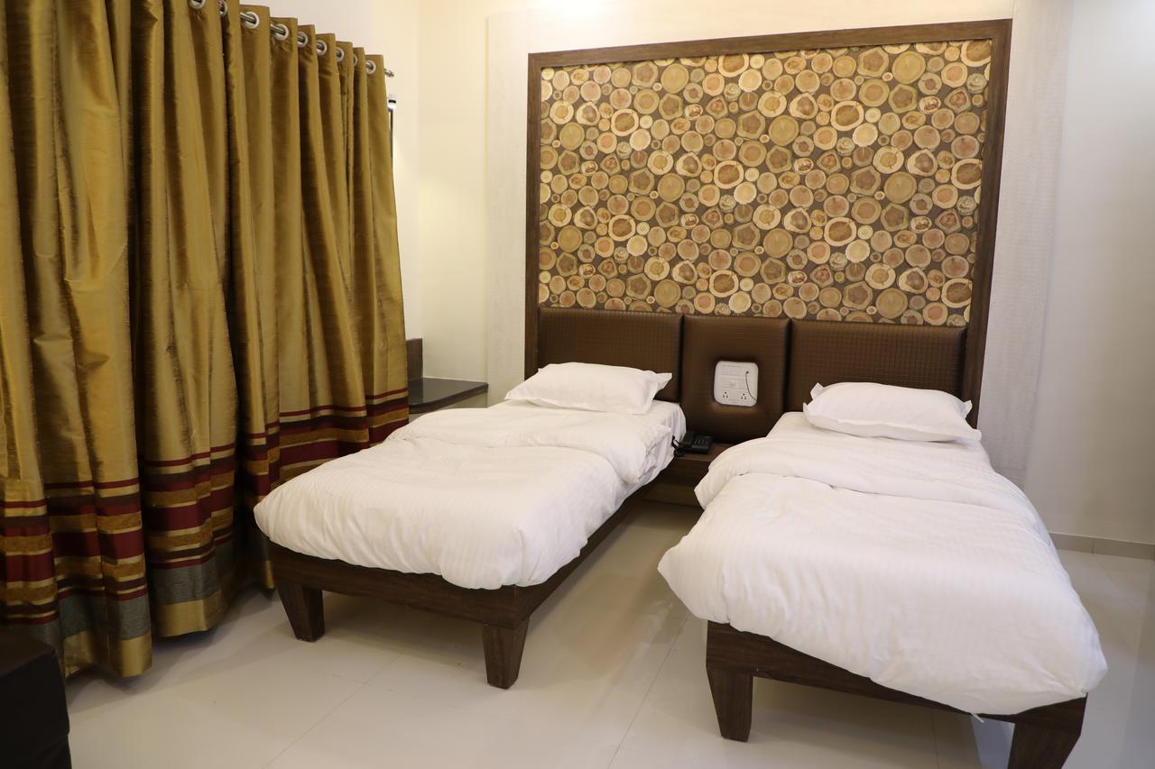 Hotel Pushpak Park Osmanabad Luaran gambar