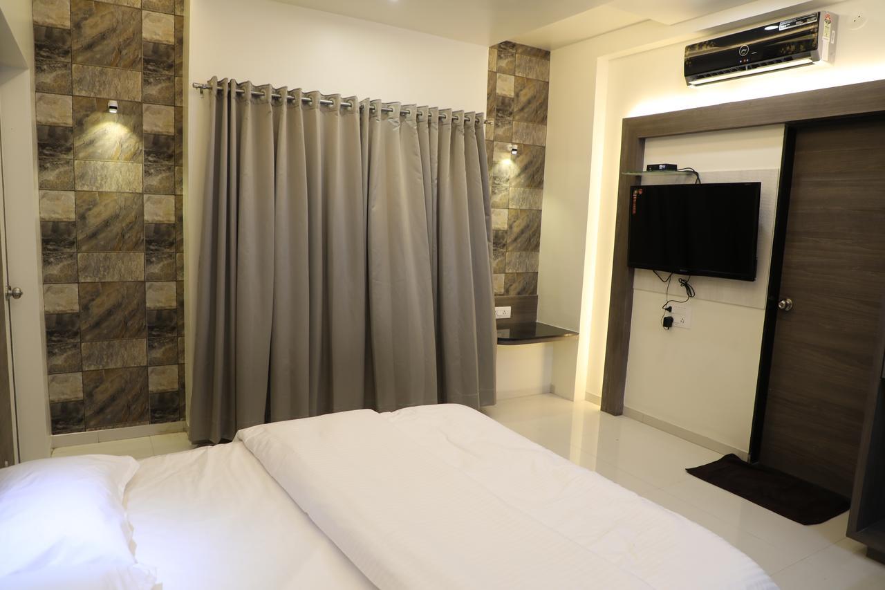 Hotel Pushpak Park Osmanabad Luaran gambar