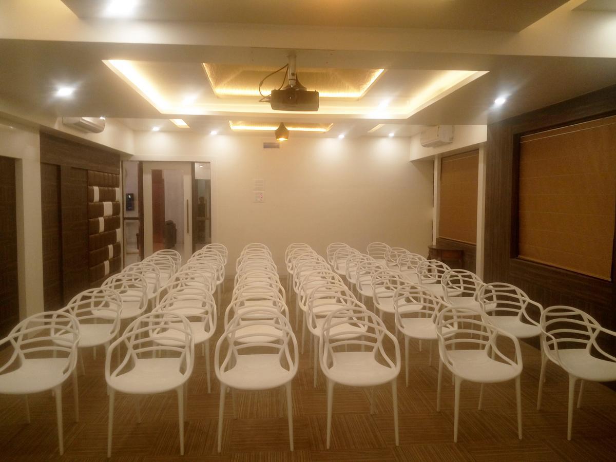 Hotel Pushpak Park Osmanabad Luaran gambar