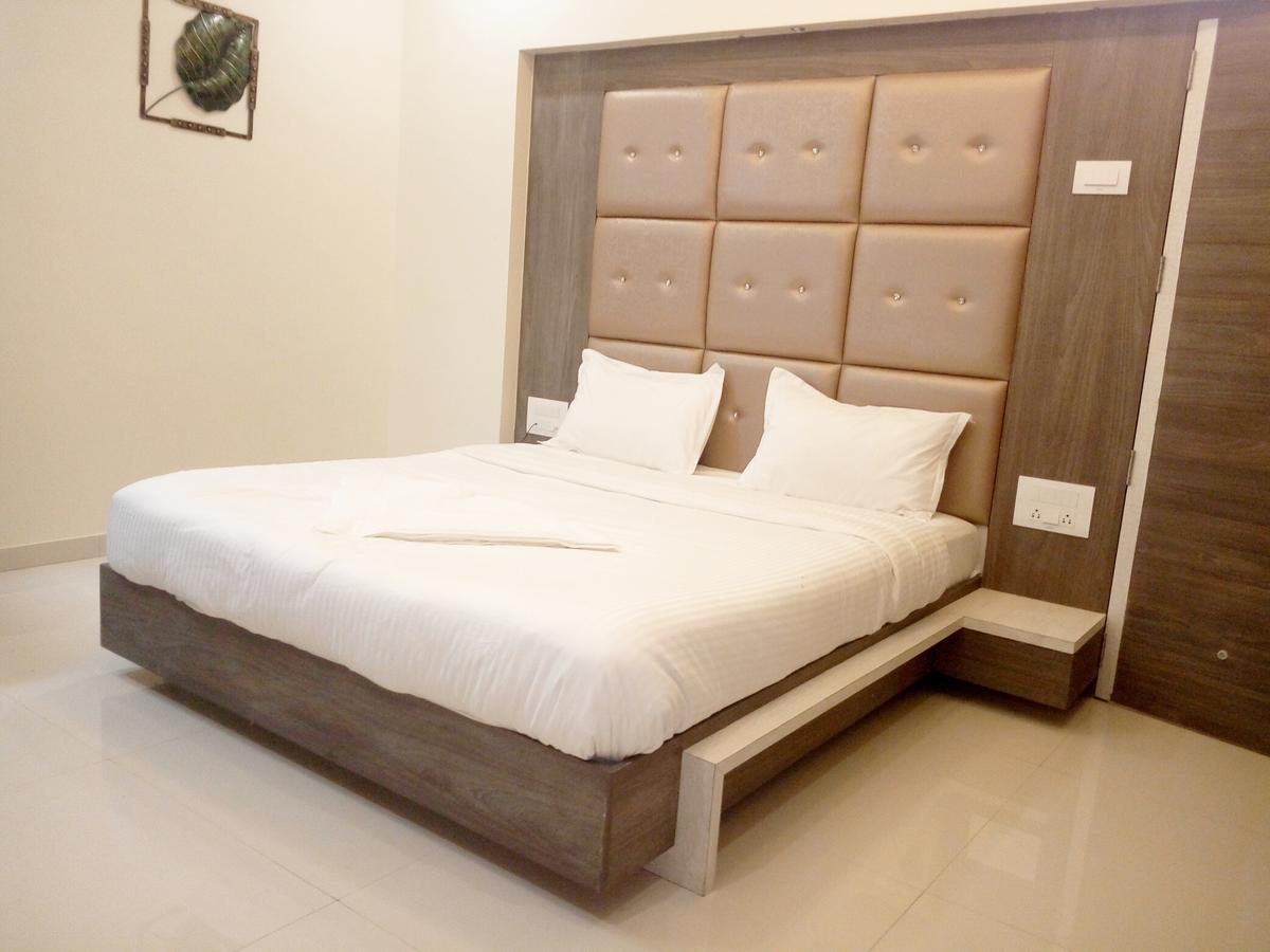 Hotel Pushpak Park Osmanabad Luaran gambar